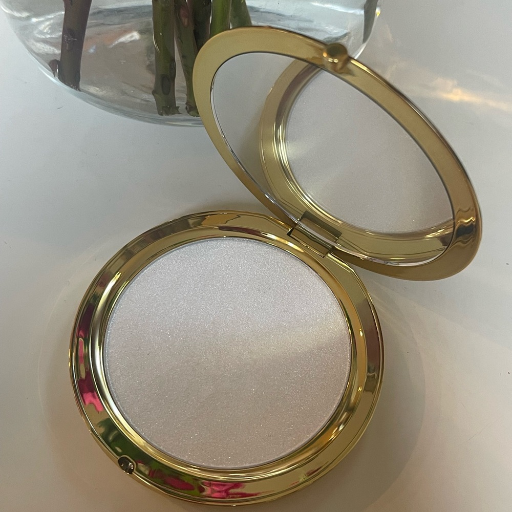 LORAC HIGHLIGHTER